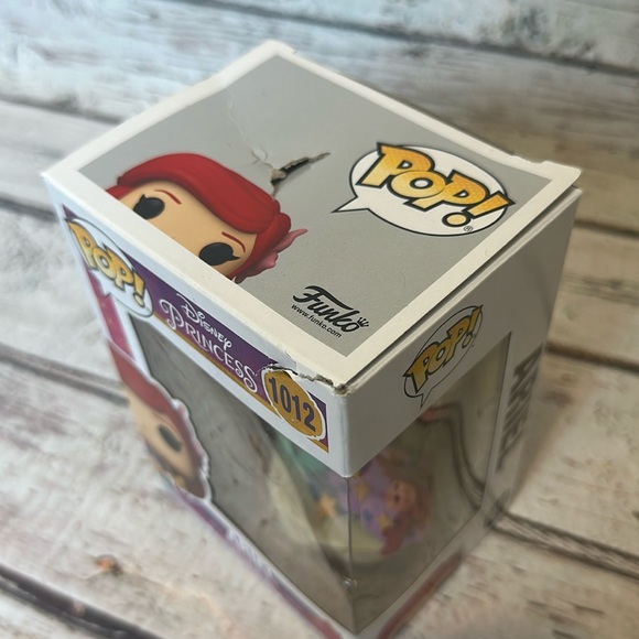 Funko Disney Princess Ariel 1012 in Damaged Box - Picture 4 of 6